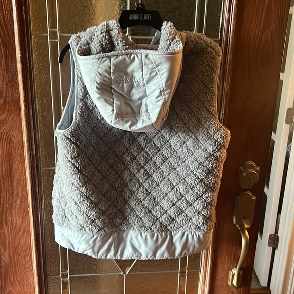 Ladies Reversible Patagonia Vest Gray Large NWOT - Picture 4 of 4